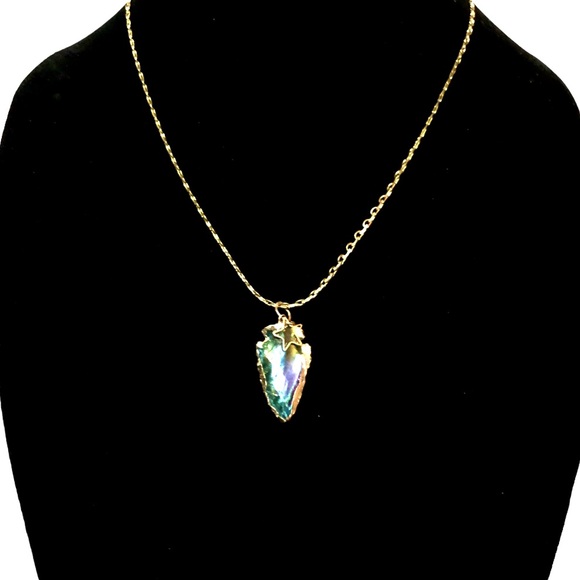 Hand Crafted Titanium Apple Green Quartz Hammered Arrowhead Pendant Necklace - Picture 6 of 6